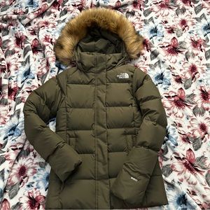 The North Face 550 Jacket in Olive Green